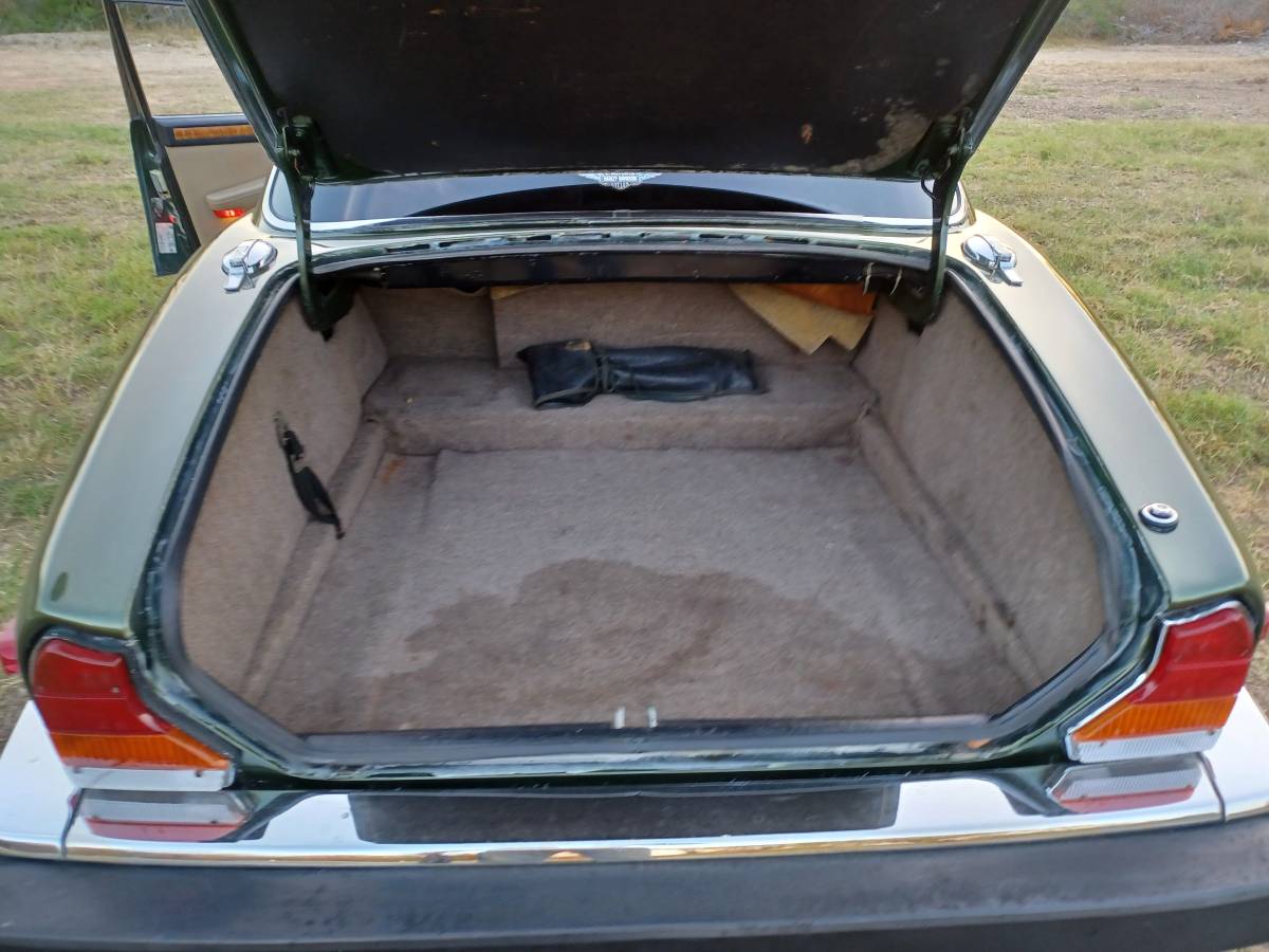 Jaguar-xj6-1982-5