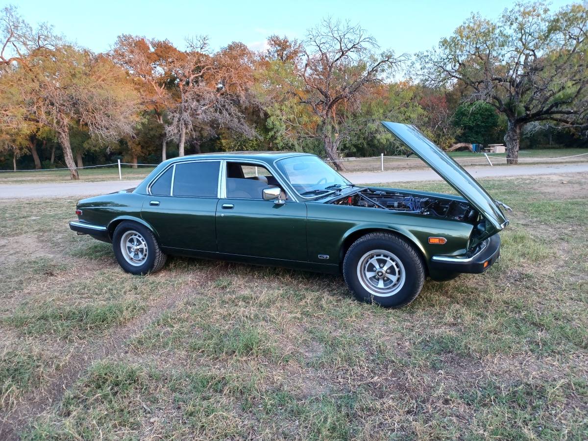 Jaguar-xj6-1982-7