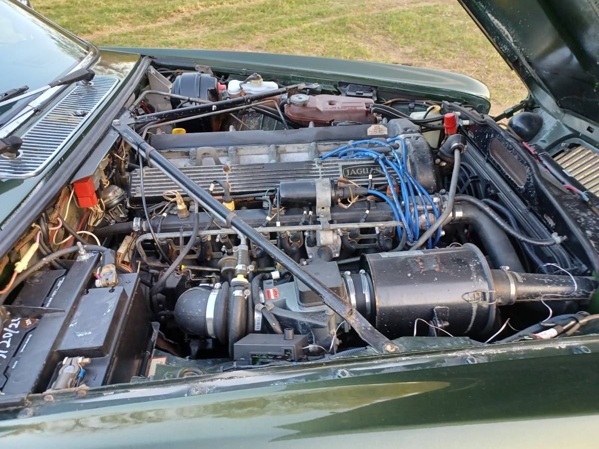 Jaguar-xj6-1982-8