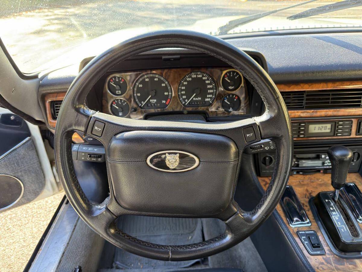 Jaguar-xjs-coupe-1992-white-19