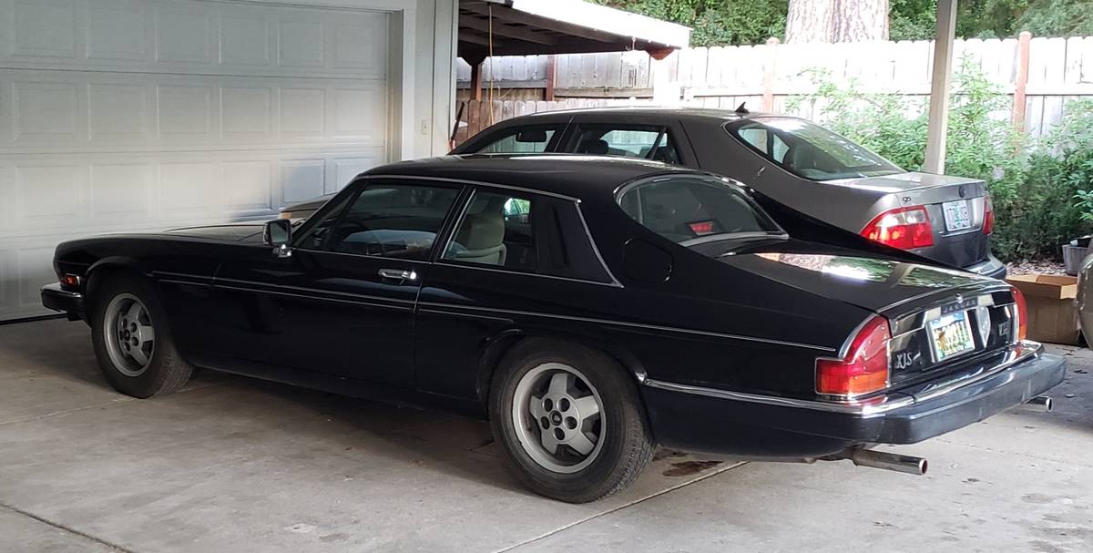 Jaguar-xjs-v12-1987-black