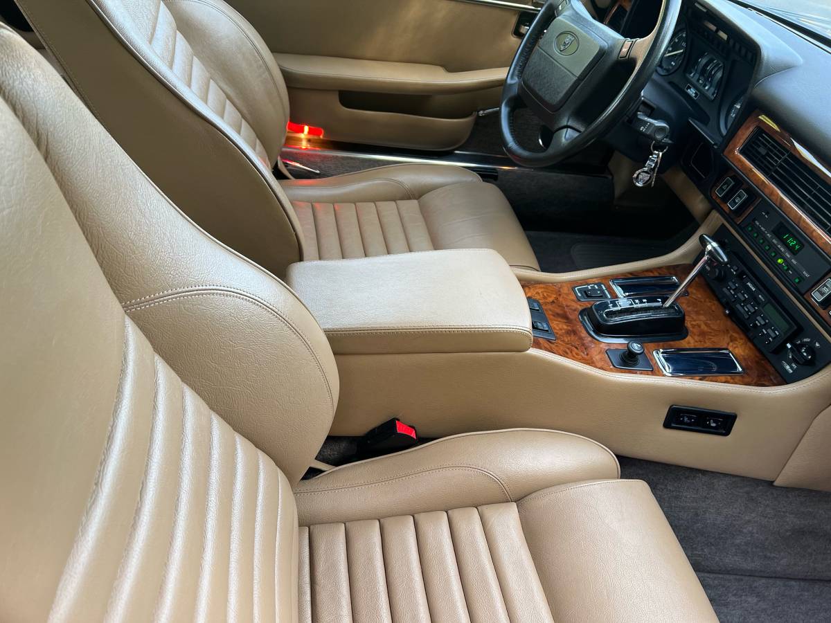 Jaguar-xjs-v12-coupe-1990-grey-12