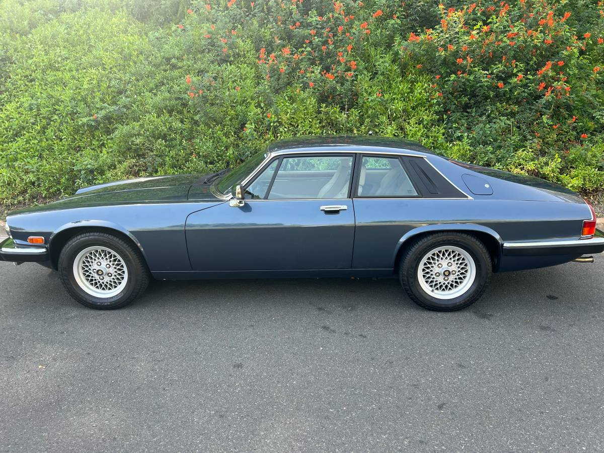 Jaguar-xjs-v12-coupe-1990-grey-15