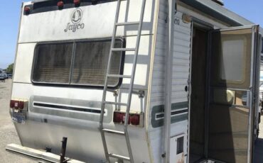 Jayco-2100-1979-white-5