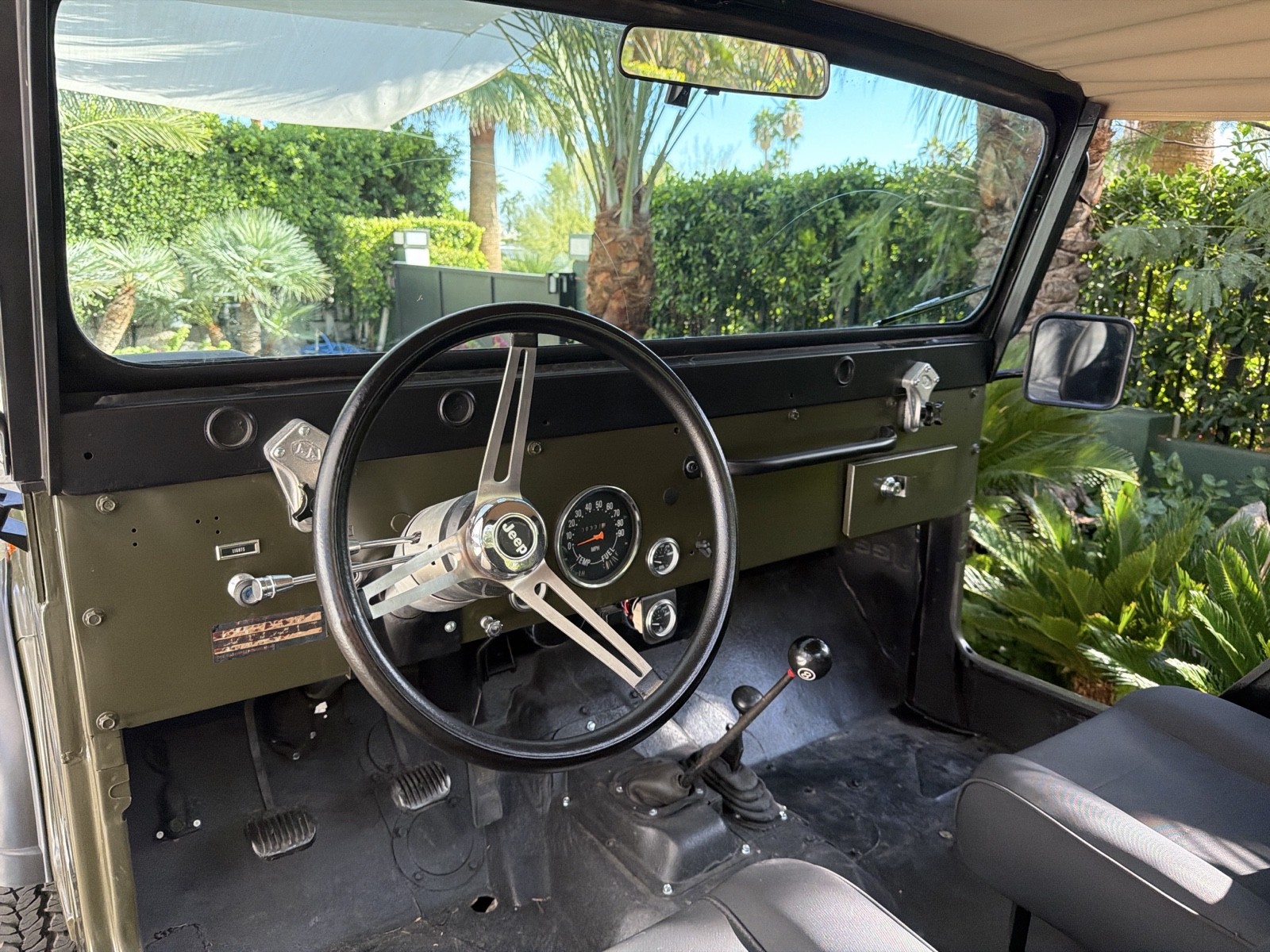 Jeep-CJ-1972-Convertible-8