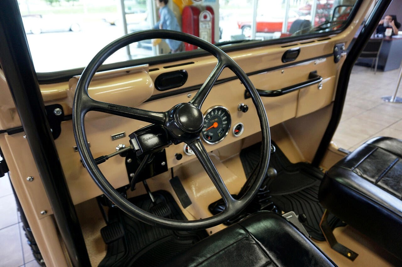 Jeep-CJ-1974-Classic-Car-24