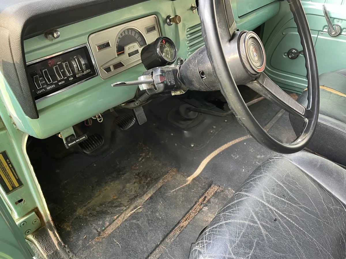 Jeep-Commando-1972-Green-Black-7