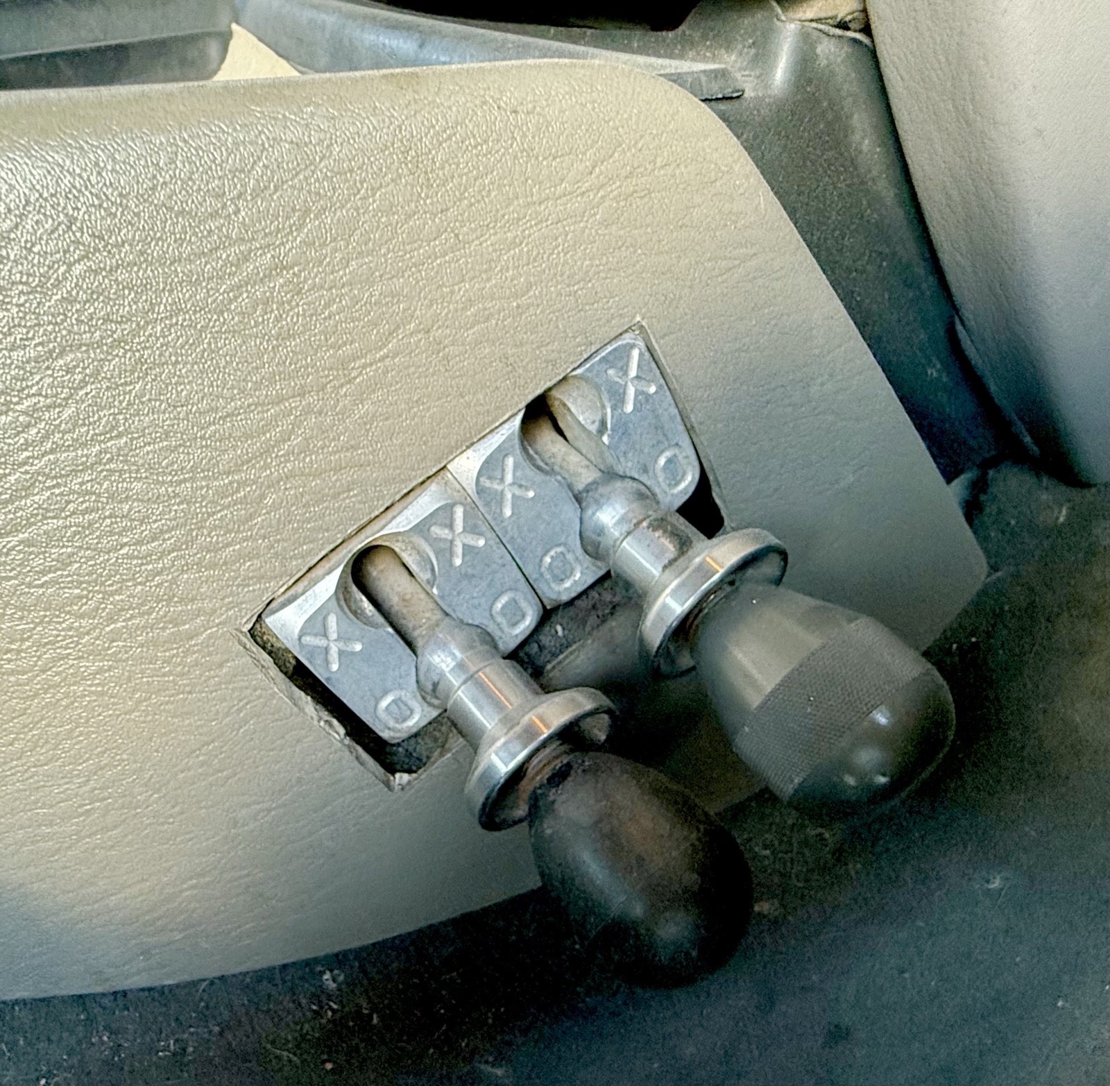 Jeep-Grand-Cherokee-1971-SUV-14