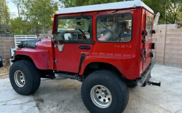 Jeep-Grand-Cherokee-1971-SUV-4