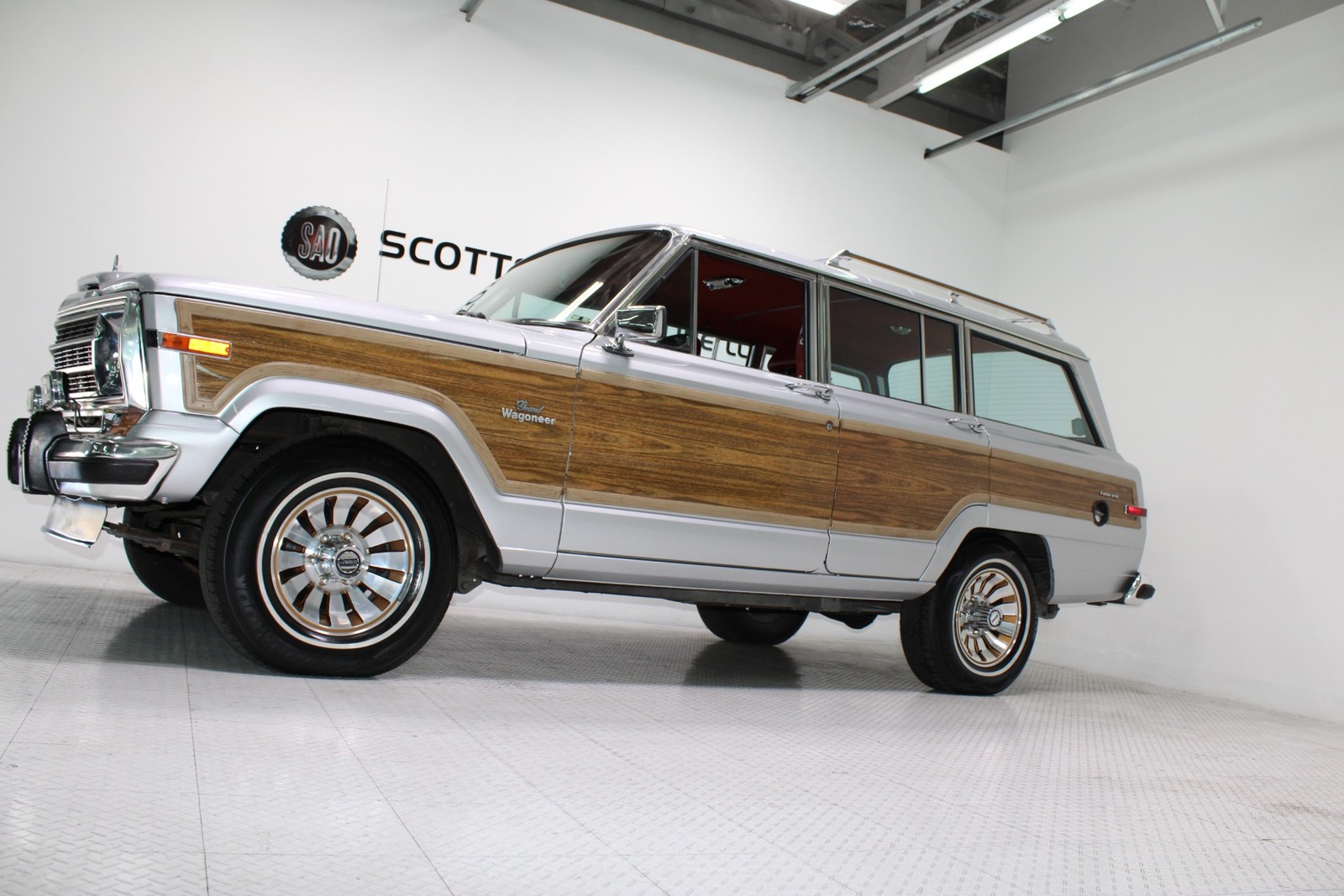 Jeep-Grand-Wagoneer-1986-SUV-12
