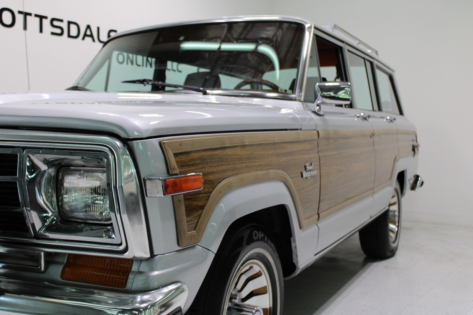 Jeep-Grand-Wagoneer-1986-SUV-16