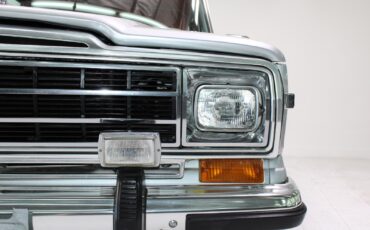 Jeep-Grand-Wagoneer-1986-SUV-18
