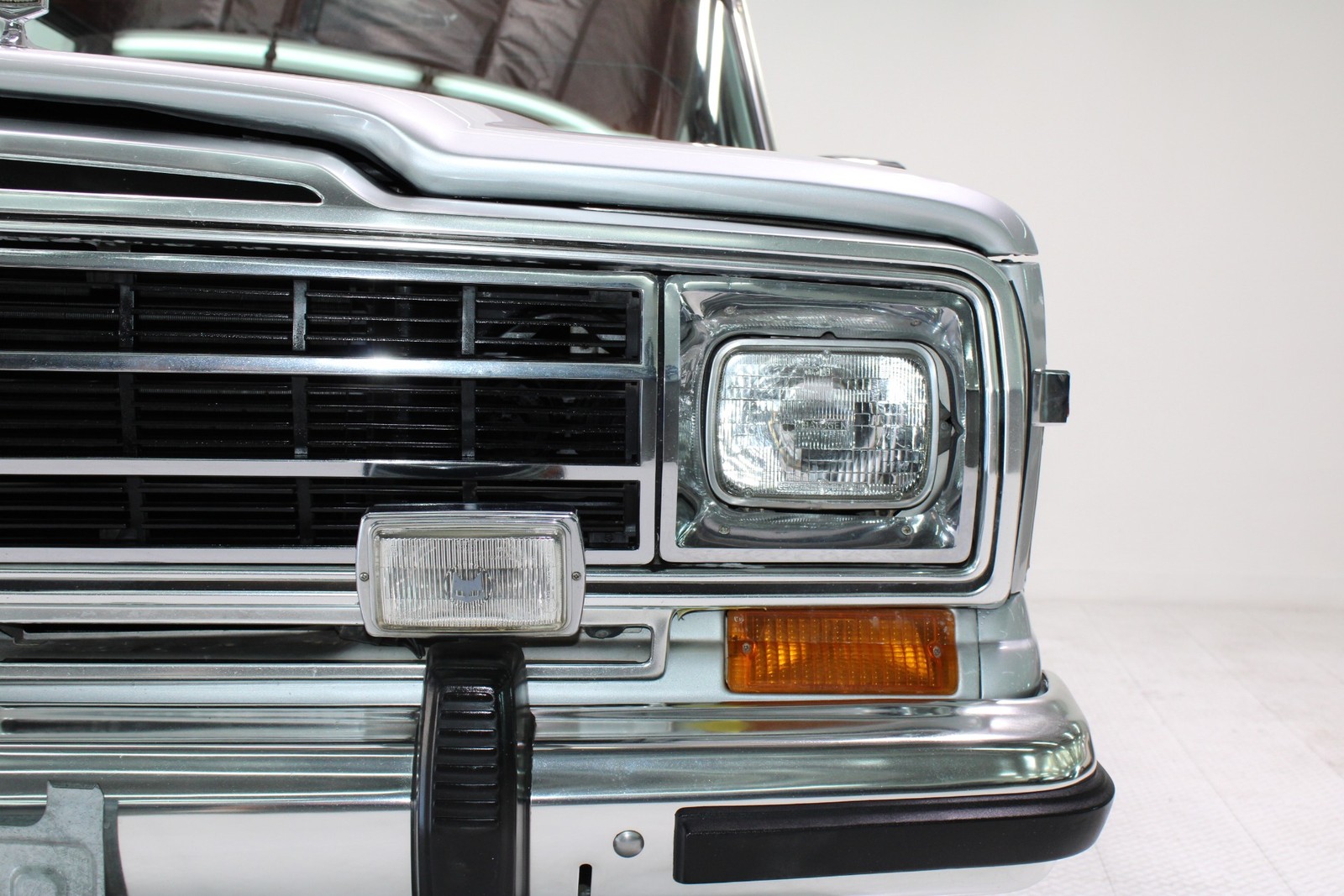 Jeep-Grand-Wagoneer-1986-SUV-18