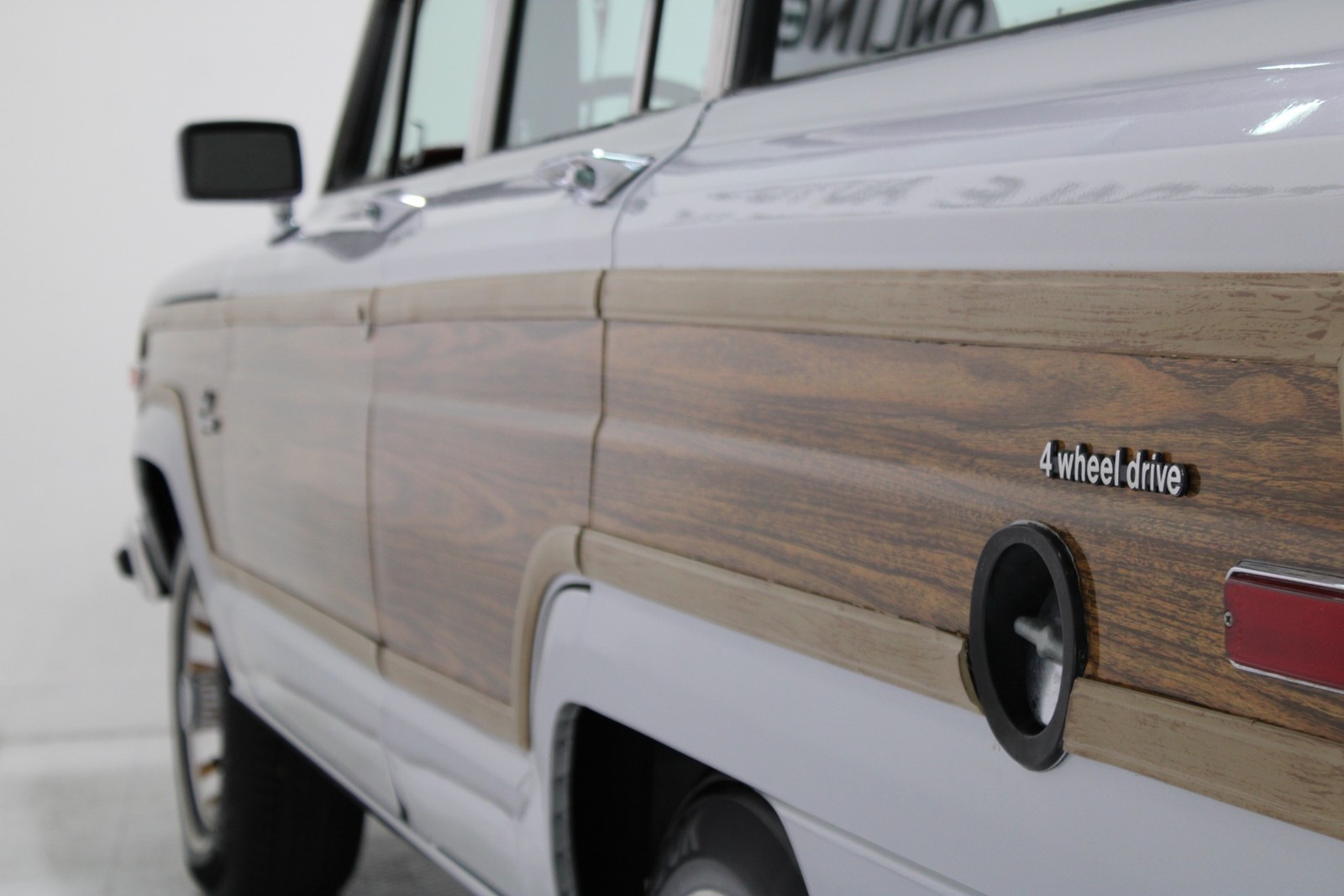 Jeep-Grand-Wagoneer-1986-SUV-23