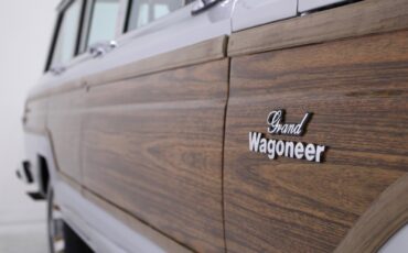 Jeep-Grand-Wagoneer-1986-SUV-25