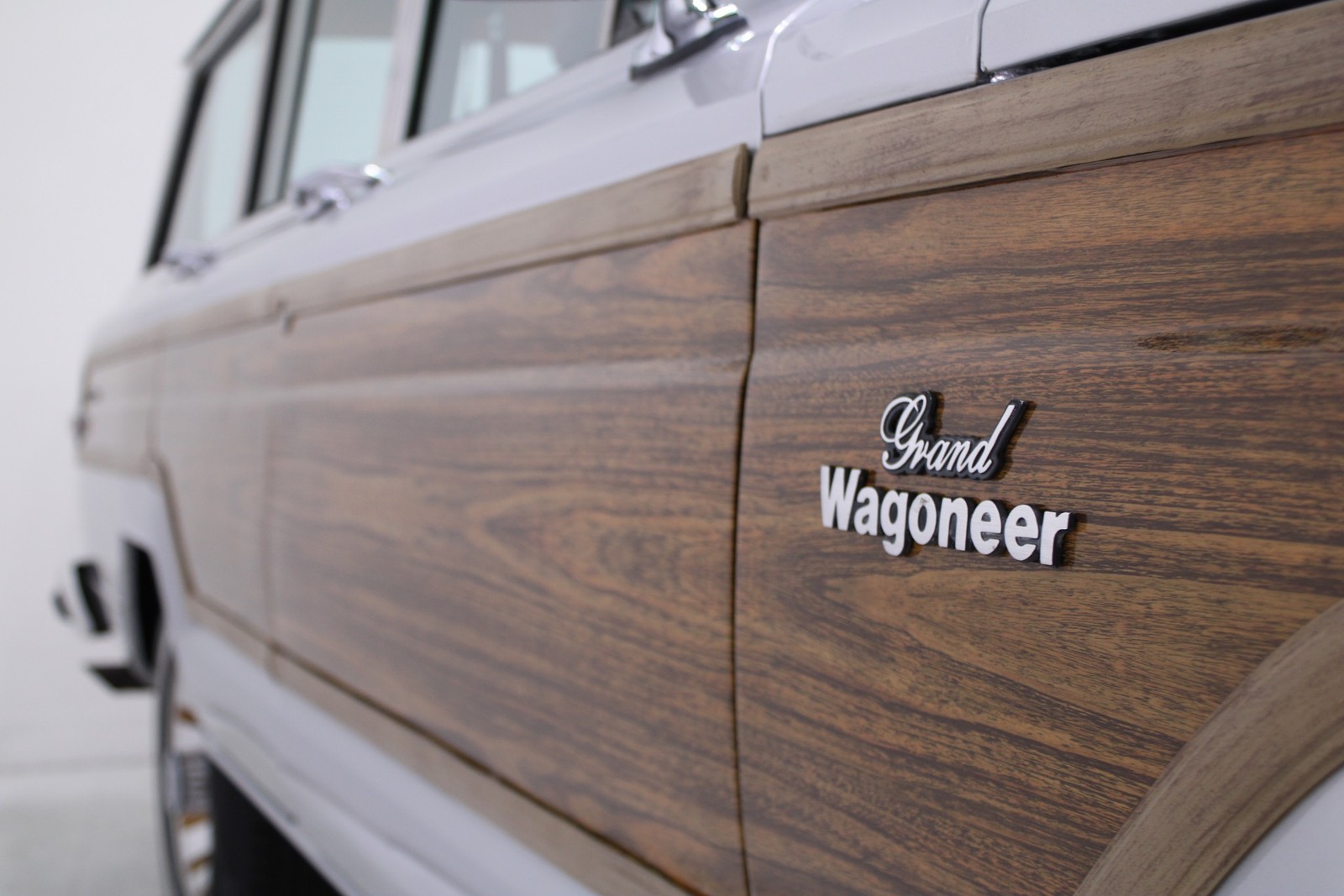 Jeep-Grand-Wagoneer-1986-SUV-25