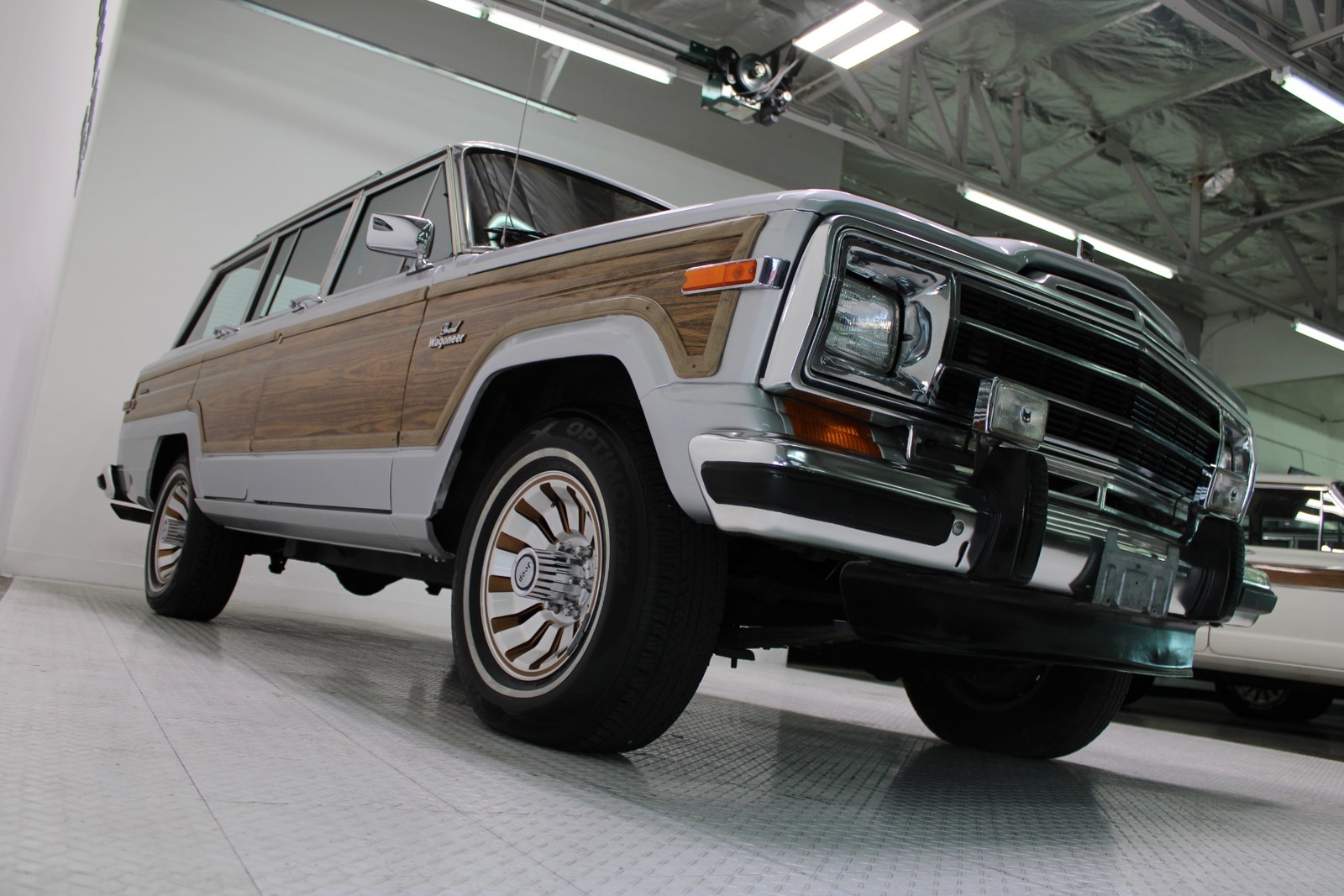 Jeep-Grand-Wagoneer-1986-SUV-33