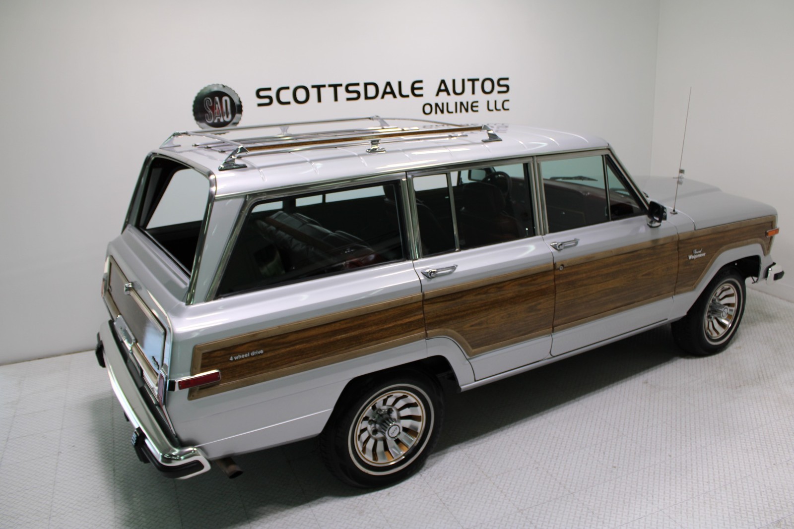 Jeep-Grand-Wagoneer-1986-SUV-36