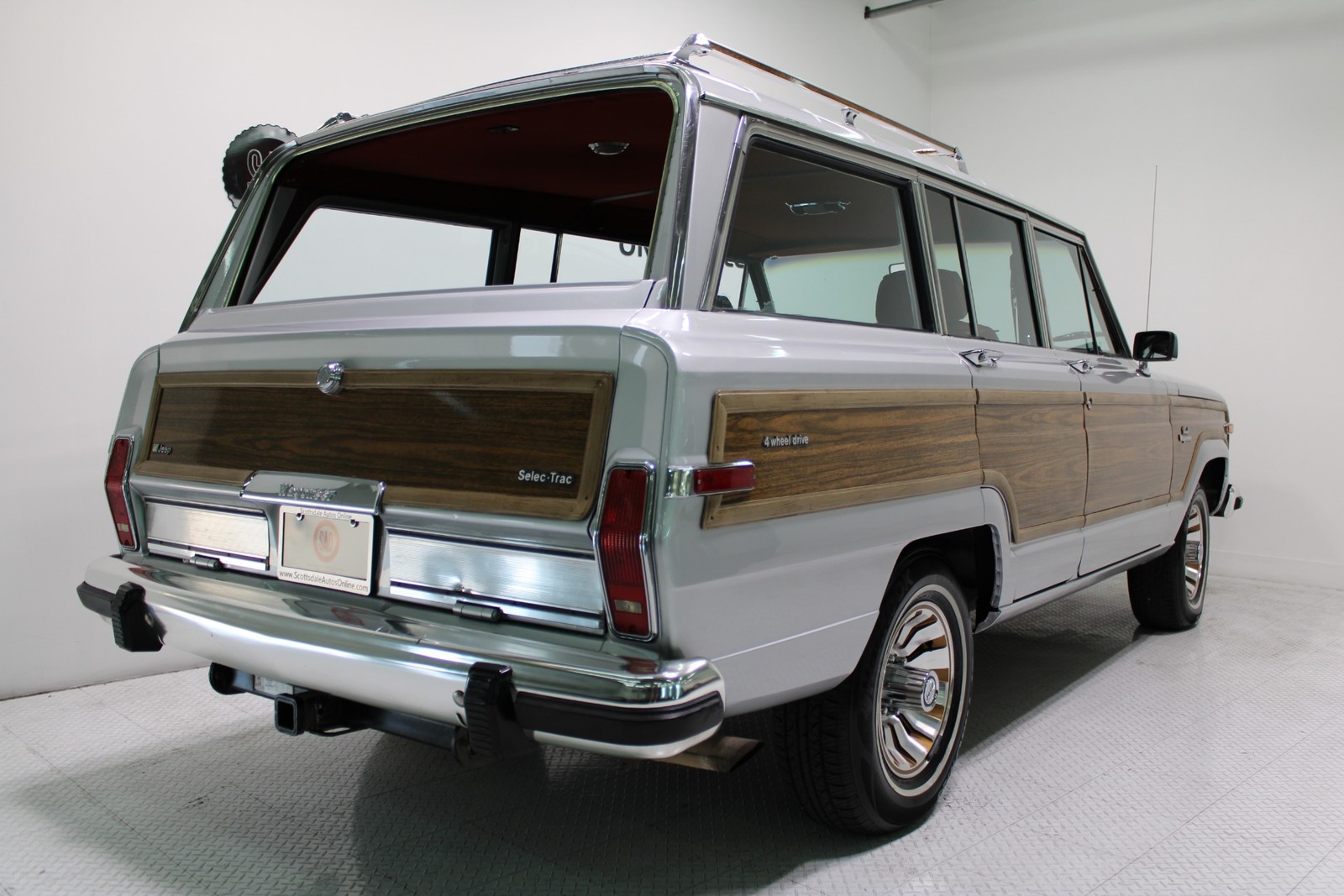 Jeep-Grand-Wagoneer-1986-SUV-4