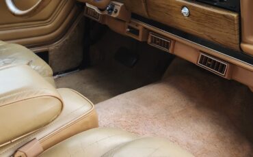 Jeep-Grand-Wagoneer-1987-SUV-4