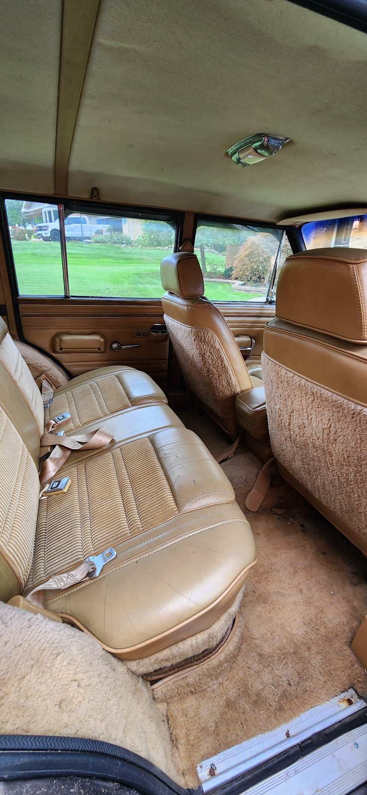 Jeep-Grand-Wagoneer-1987-SUV-5