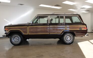 Jeep-Grand-Wagoneer-1989-SUV-1