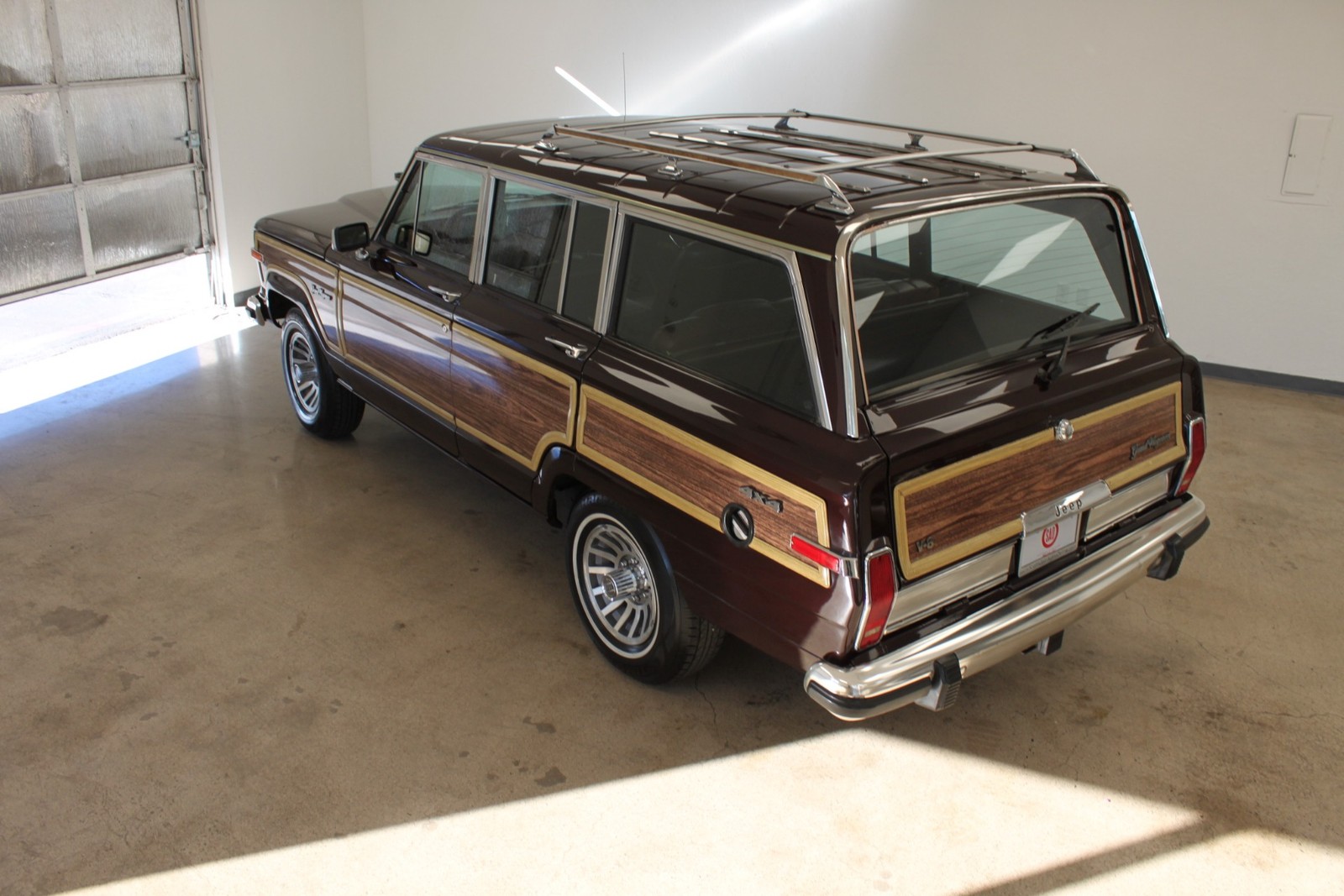 Jeep-Grand-Wagoneer-1989-SUV-13