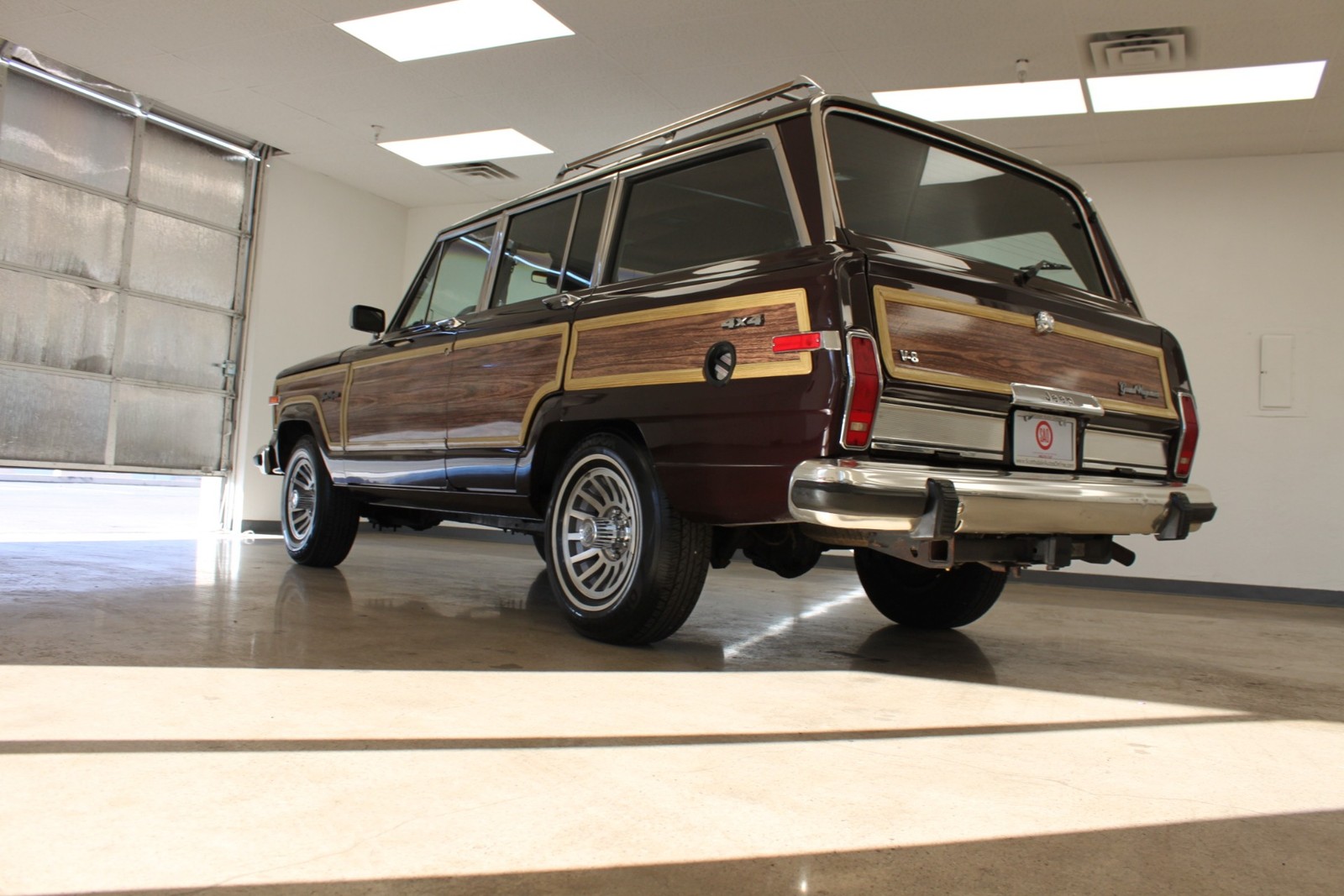 Jeep-Grand-Wagoneer-1989-SUV-14