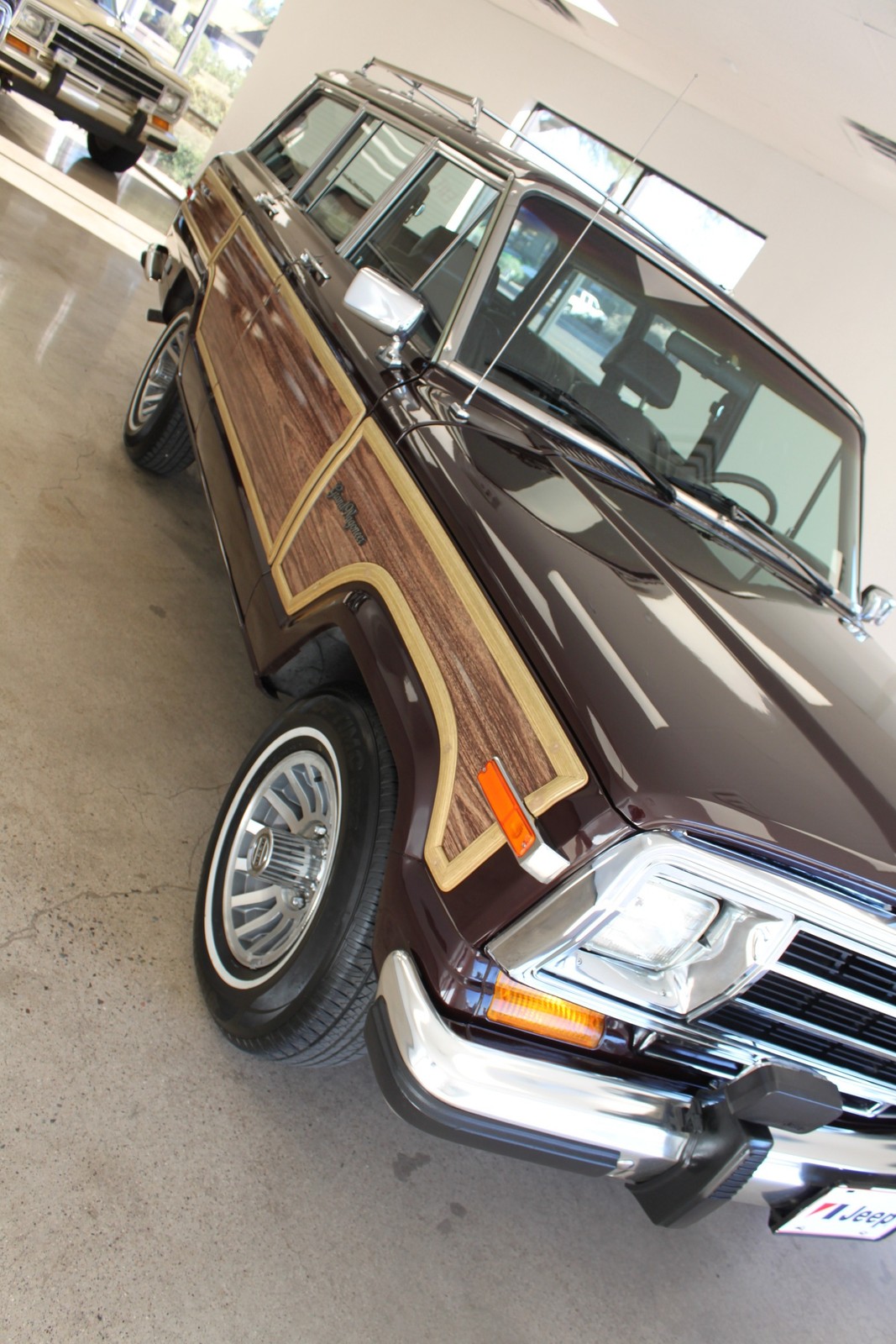 Jeep-Grand-Wagoneer-1989-SUV-15