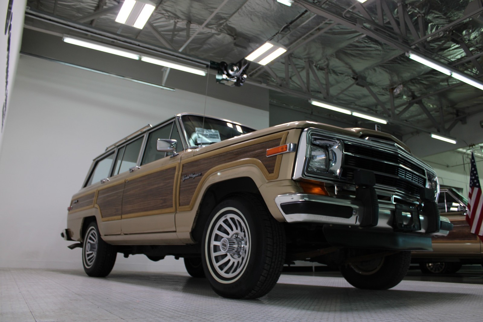 Jeep-Grand-Wagoneer-1989-SUV-18
