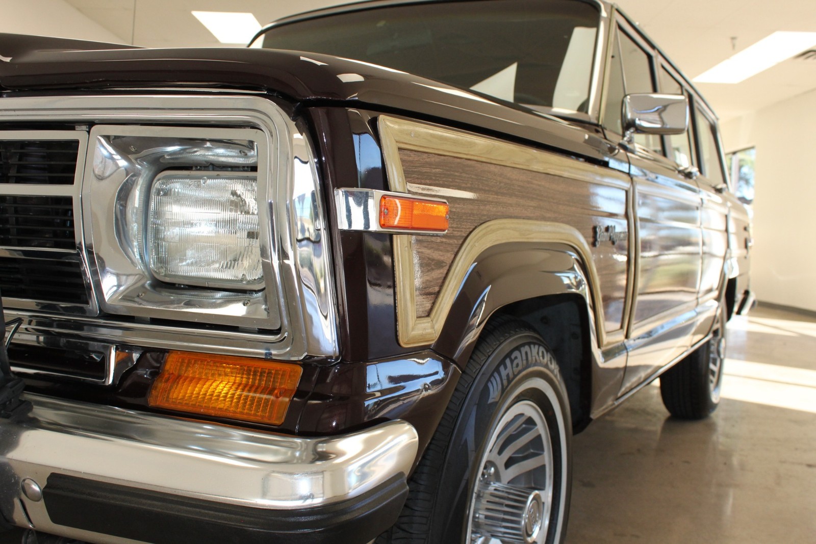 Jeep-Grand-Wagoneer-1989-SUV-18