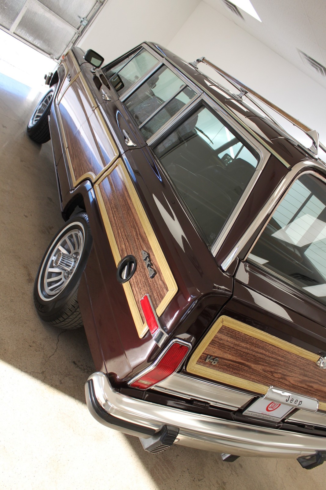 Jeep-Grand-Wagoneer-1989-SUV-19