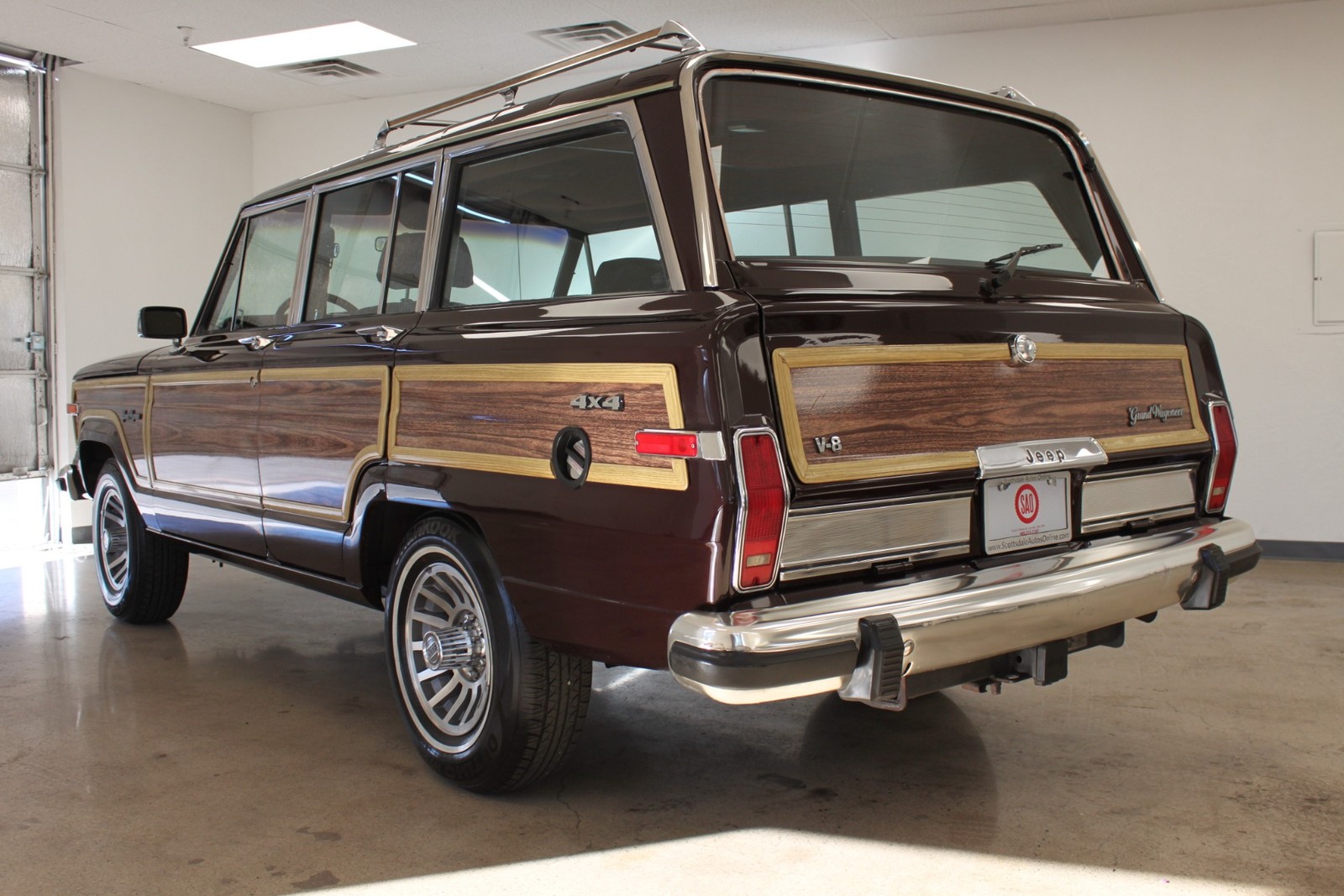 Jeep-Grand-Wagoneer-1989-SUV-2