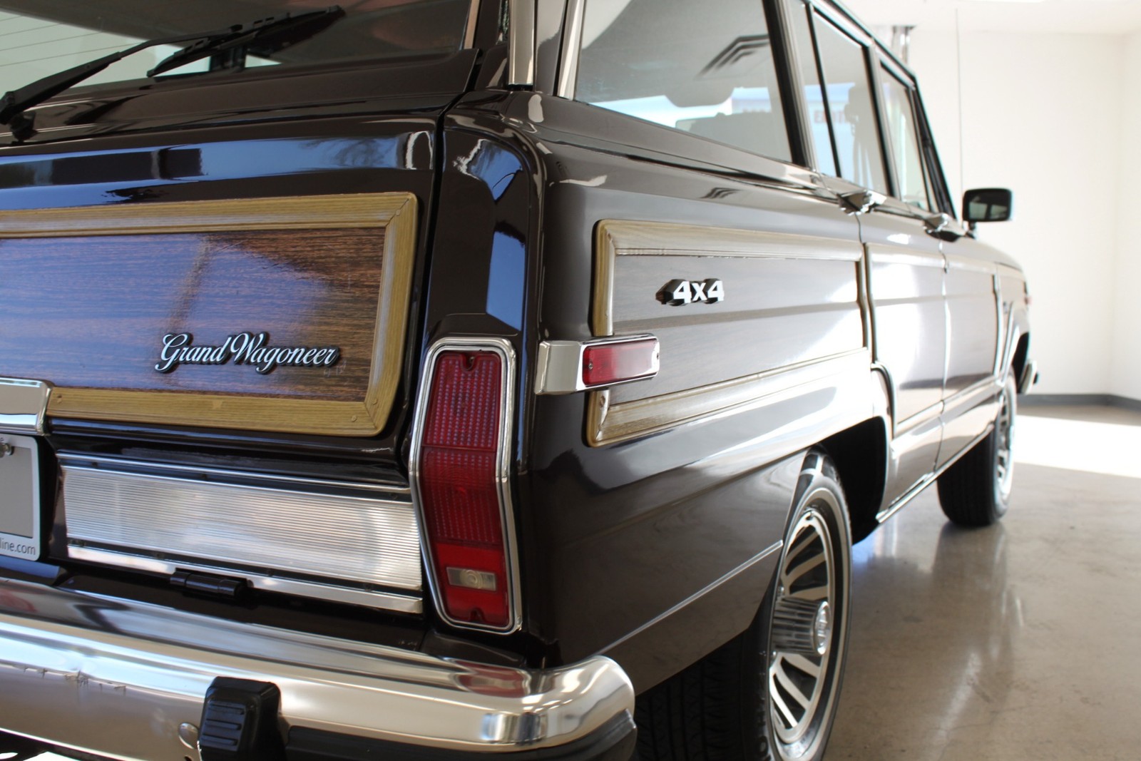 Jeep-Grand-Wagoneer-1989-SUV-22