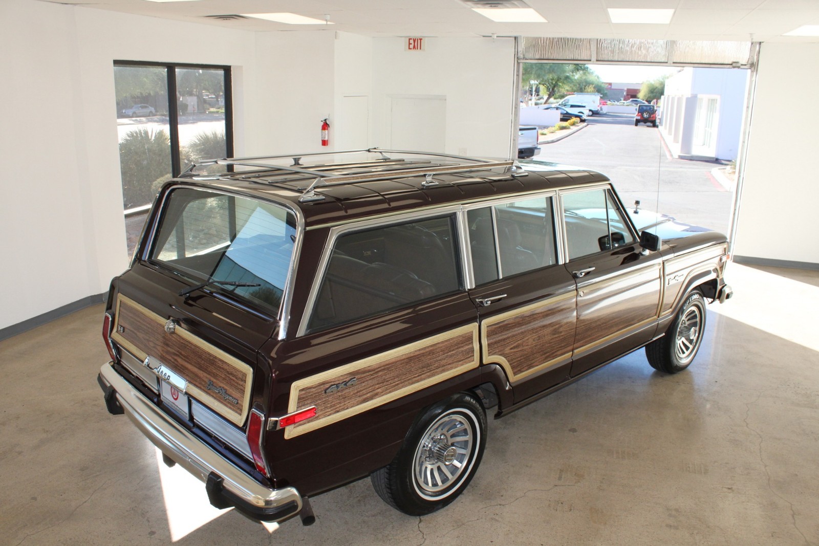 Jeep-Grand-Wagoneer-1989-SUV-23