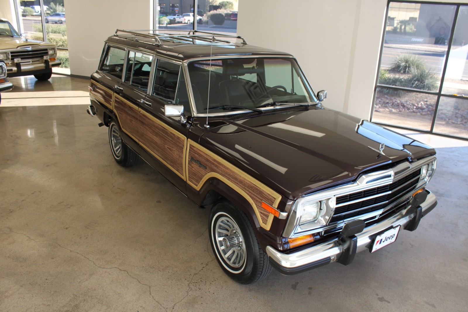Jeep-Grand-Wagoneer-1989-SUV-25