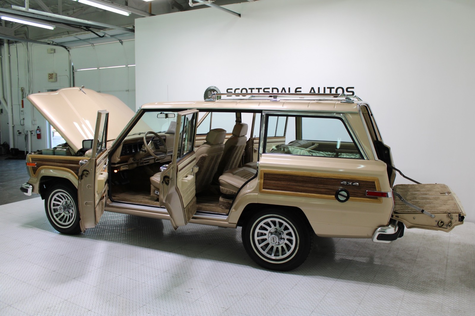 Jeep-Grand-Wagoneer-1989-SUV-26