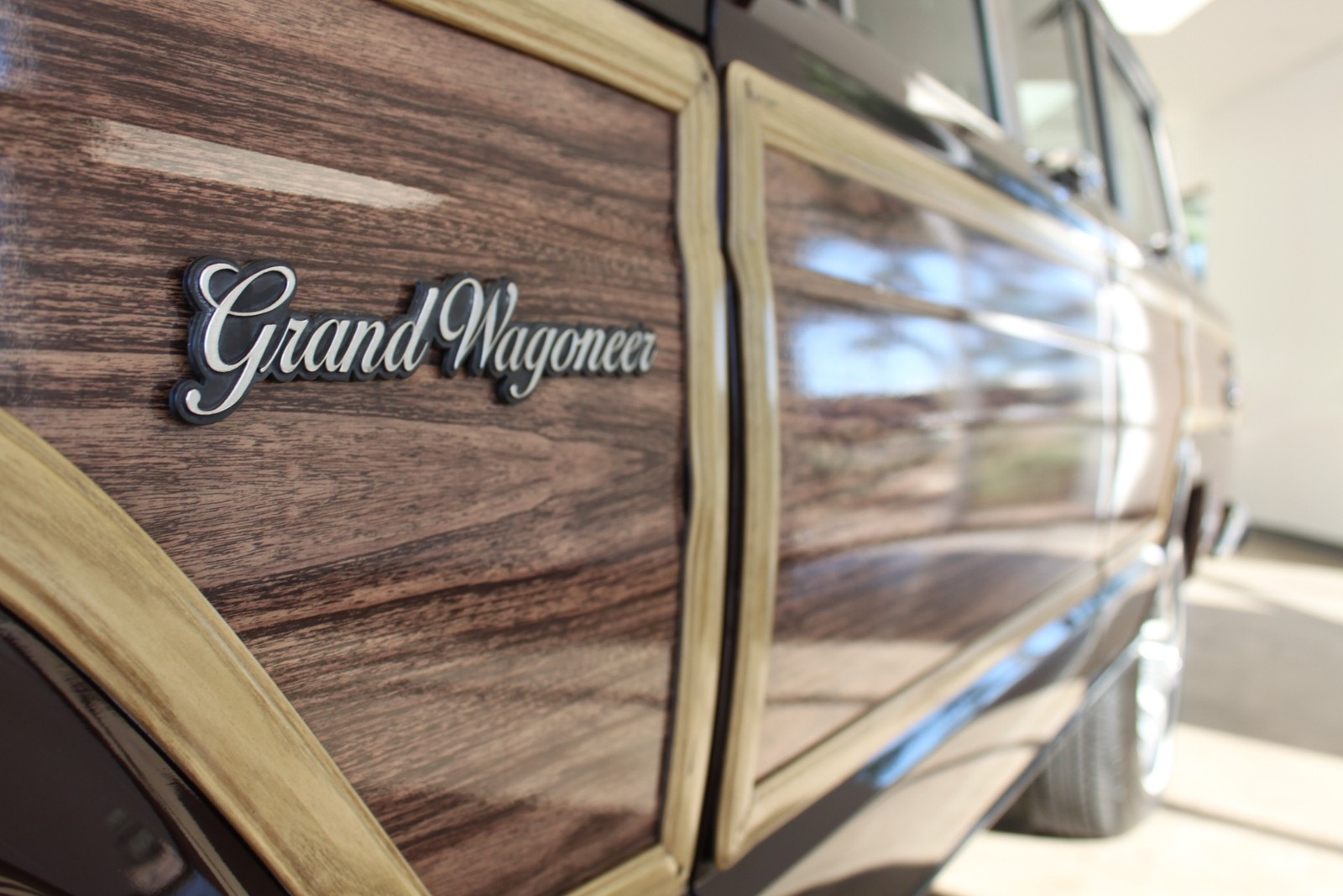 Jeep-Grand-Wagoneer-1989-SUV-28