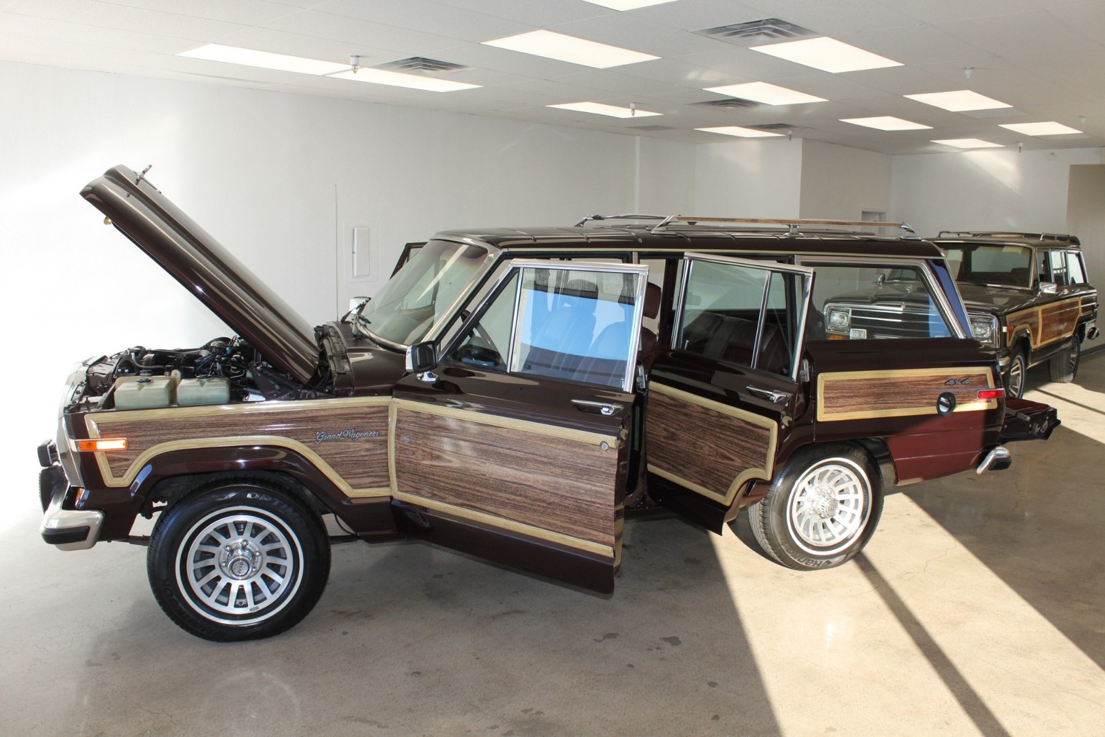 Jeep-Grand-Wagoneer-1989-SUV-33
