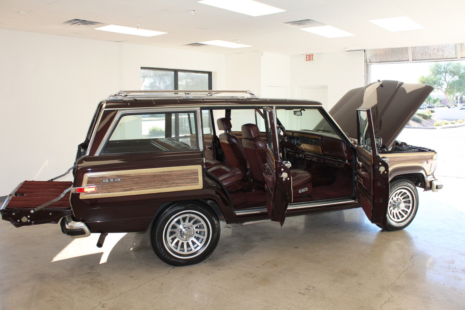 Jeep-Grand-Wagoneer-1989-SUV-35