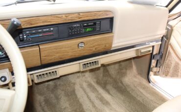 Jeep-Grand-Wagoneer-1989-SUV-36