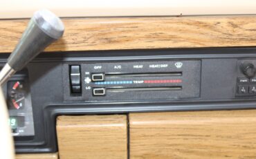 Jeep-Grand-Wagoneer-1989-SUV-37