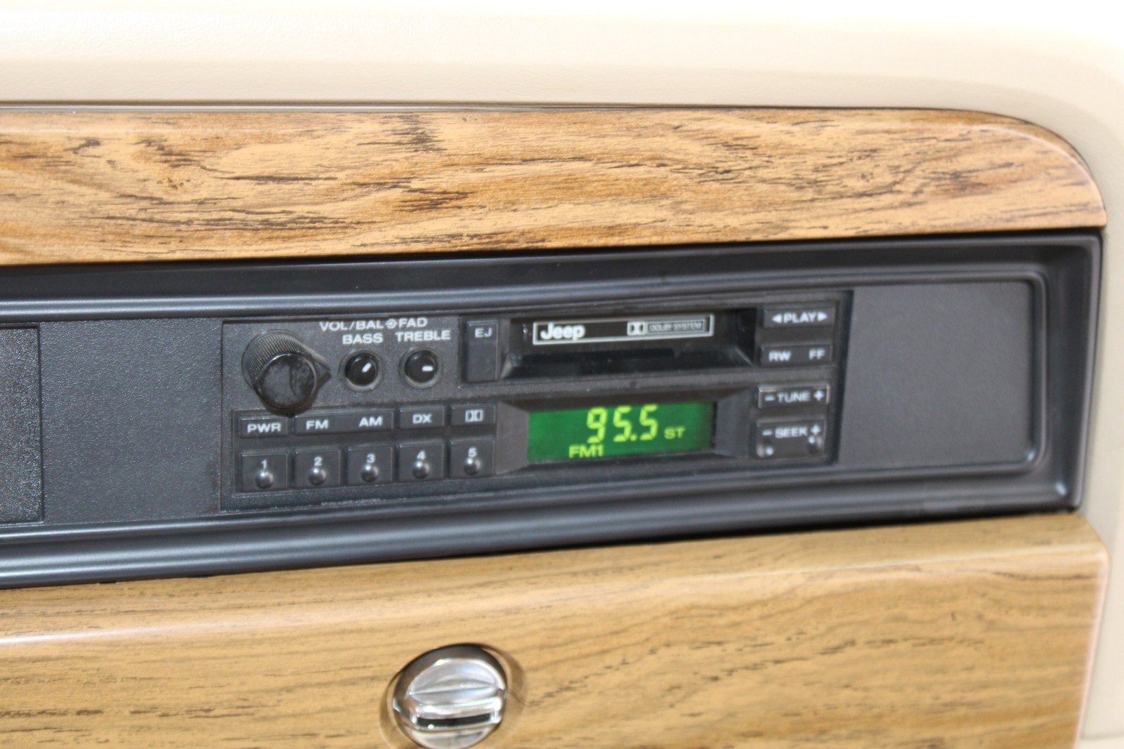 Jeep-Grand-Wagoneer-1989-SUV-38