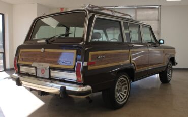 Jeep-Grand-Wagoneer-1989-SUV-4