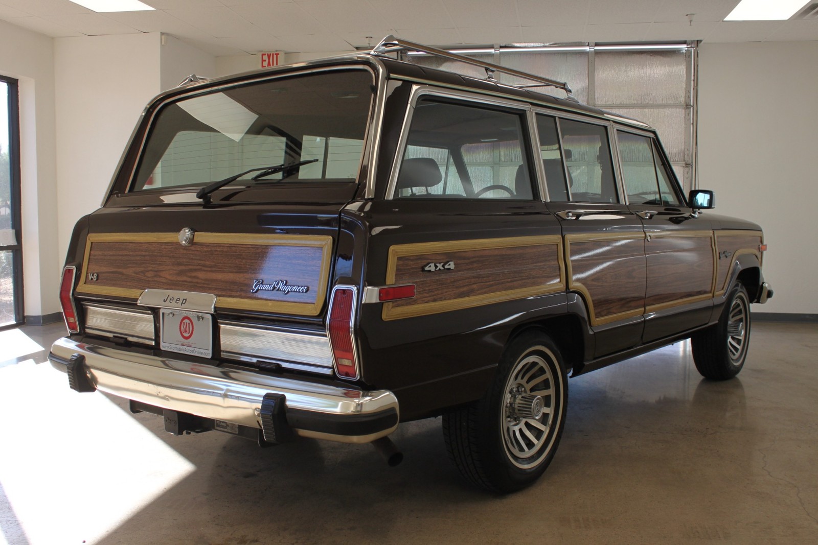 Jeep-Grand-Wagoneer-1989-SUV-4