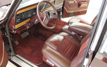 Jeep-Grand-Wagoneer-1989-SUV-5