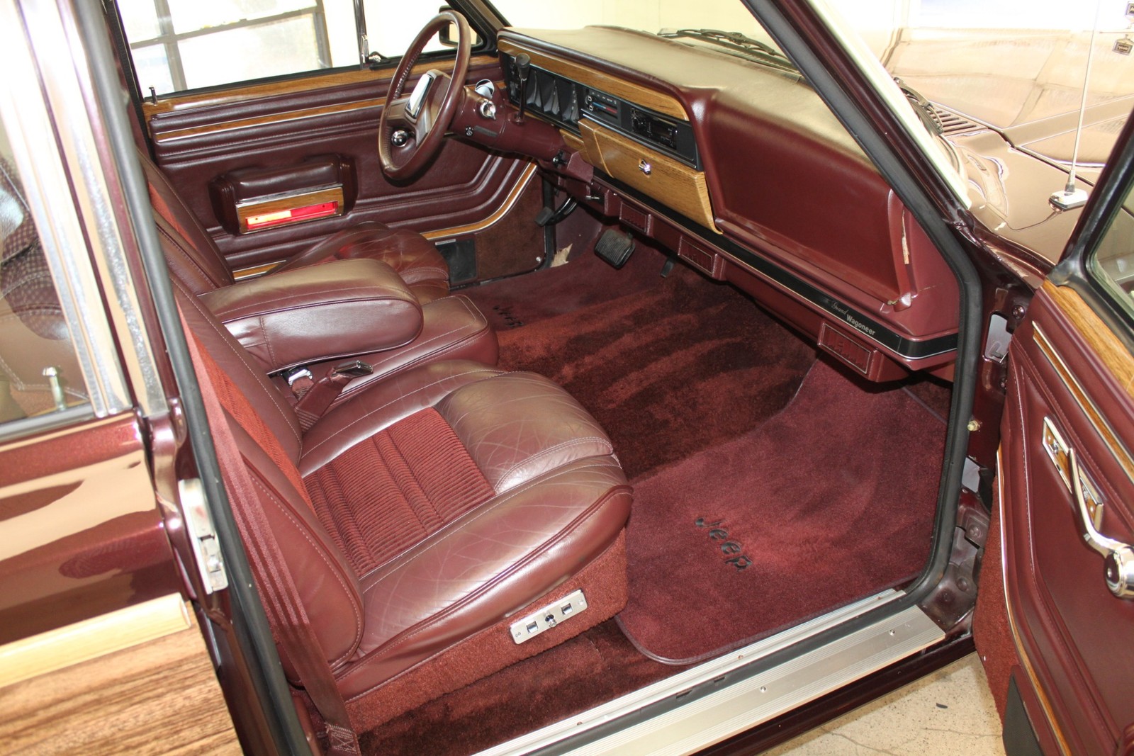 Jeep-Grand-Wagoneer-1989-SUV-7