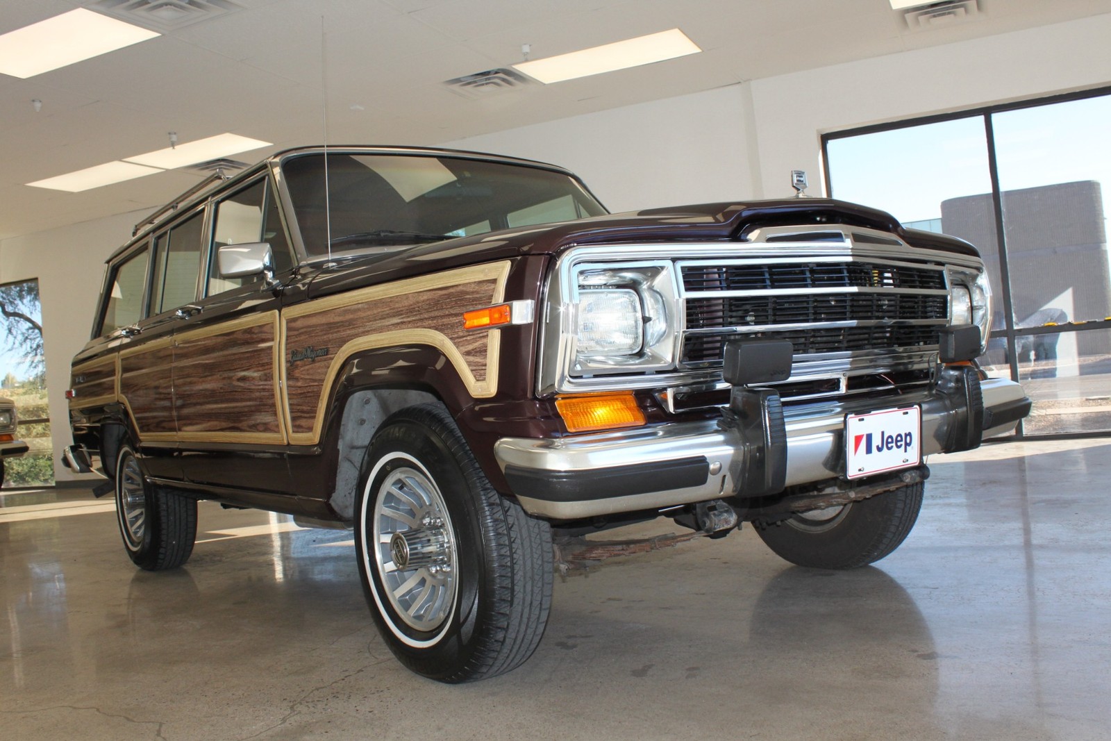 Jeep-Grand-Wagoneer-1989-SUV-9