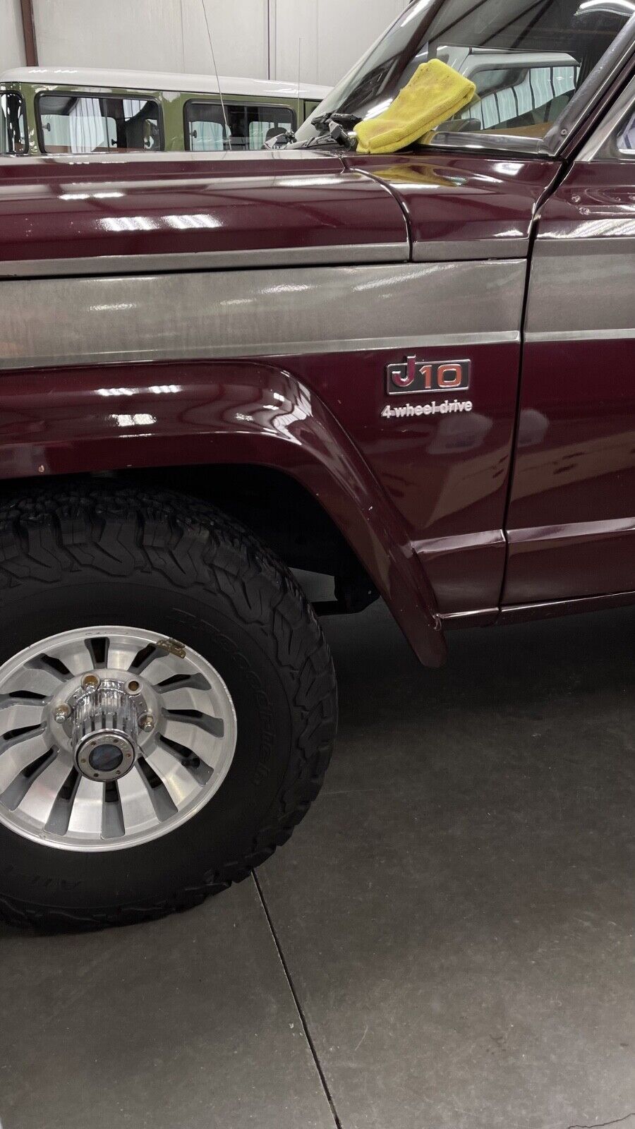 Jeep-J10-1981-Standard-Cab-Pickup-2