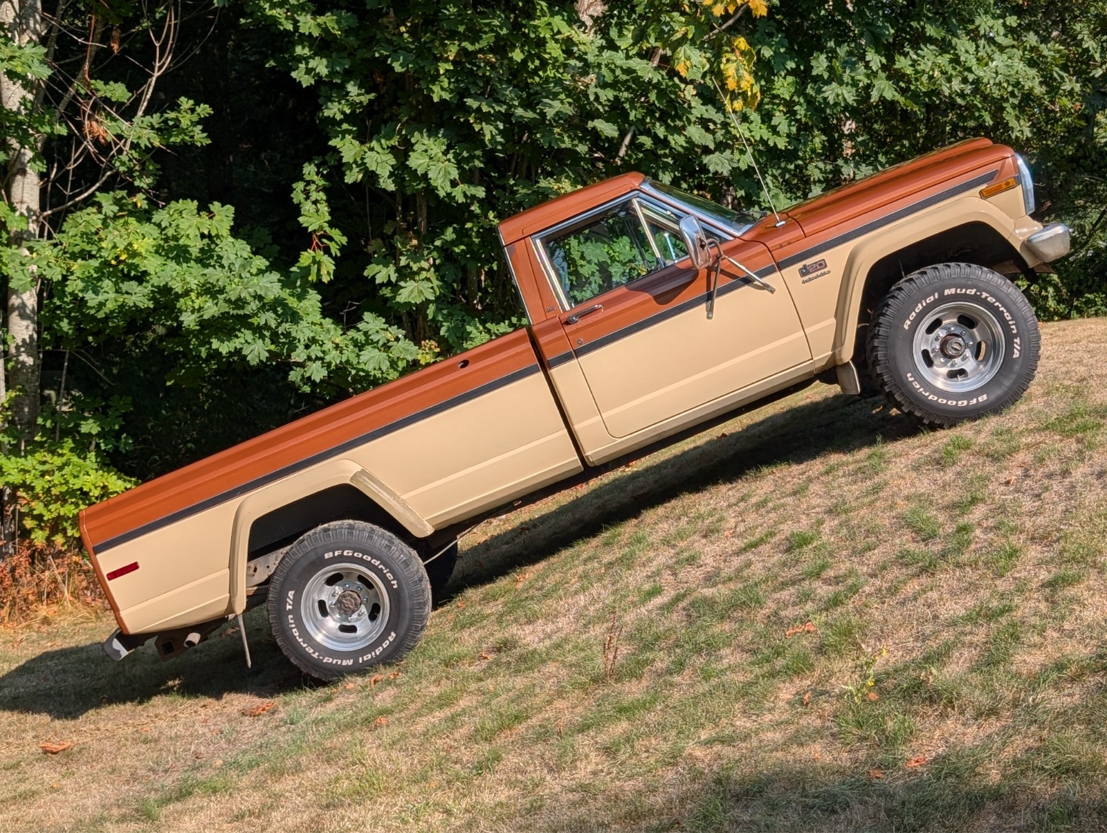 Jeep-J20-pickup-1982